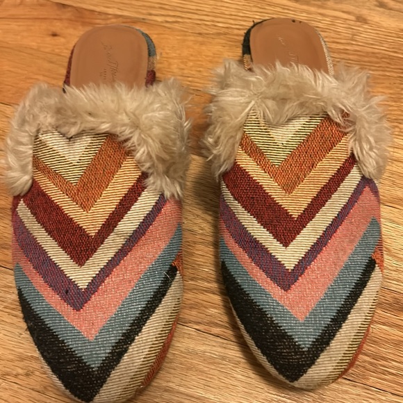 Universal Threads fleece lined slides multi color Size 7 1/2 - Picture 3 of 6